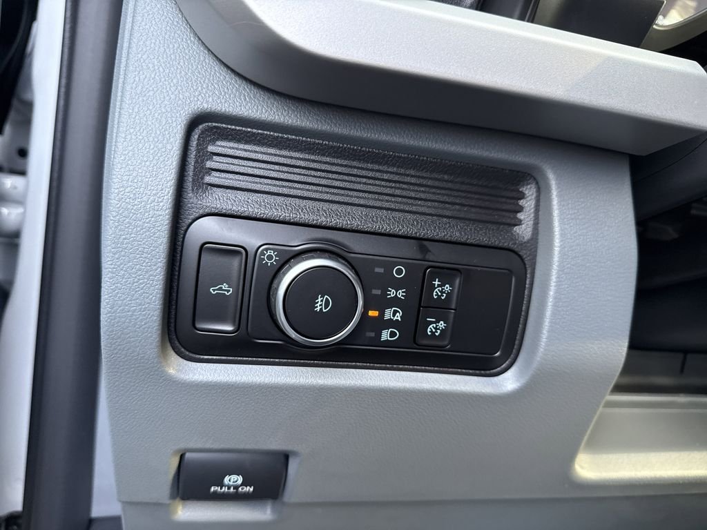 New 2025 Oxford White Ford F-350® XLT image 19