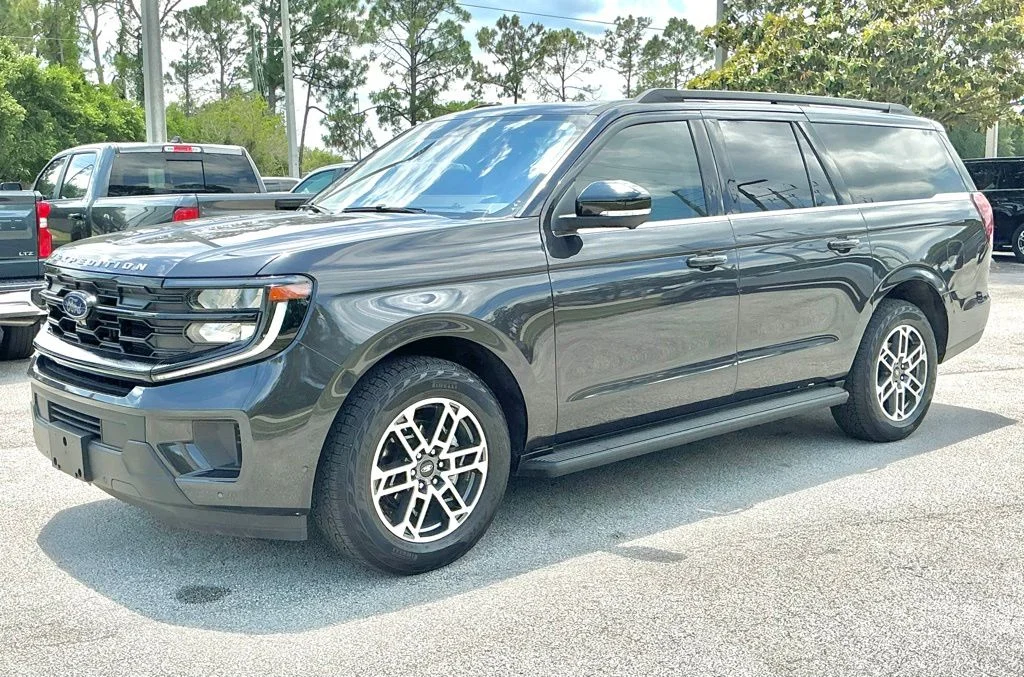 Used 2025 Gray Ford Active image 1