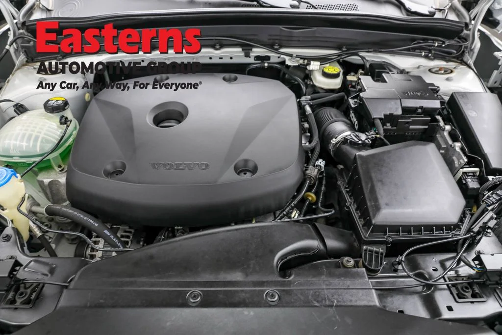 Used 2021 Silver Volvo Momentum image 7