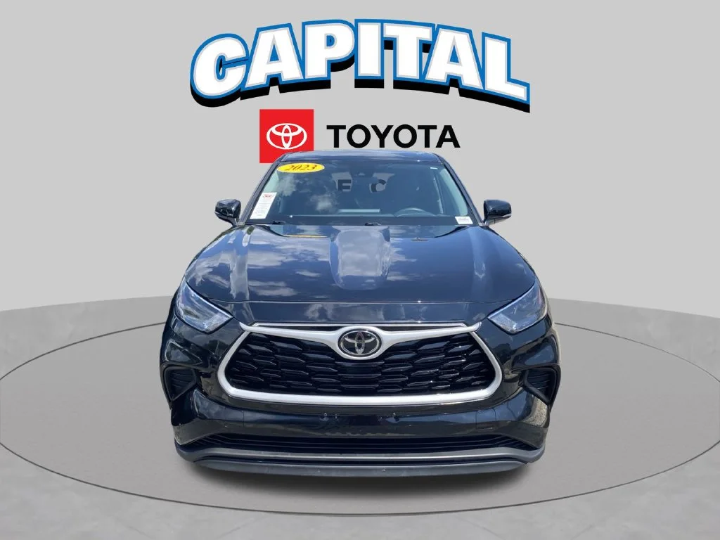 Used 2023 Black Toyota L image 18