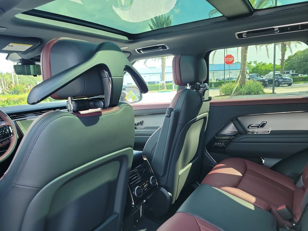 New 2026 Fuji White LAND ROVER Dynamic SE image 17