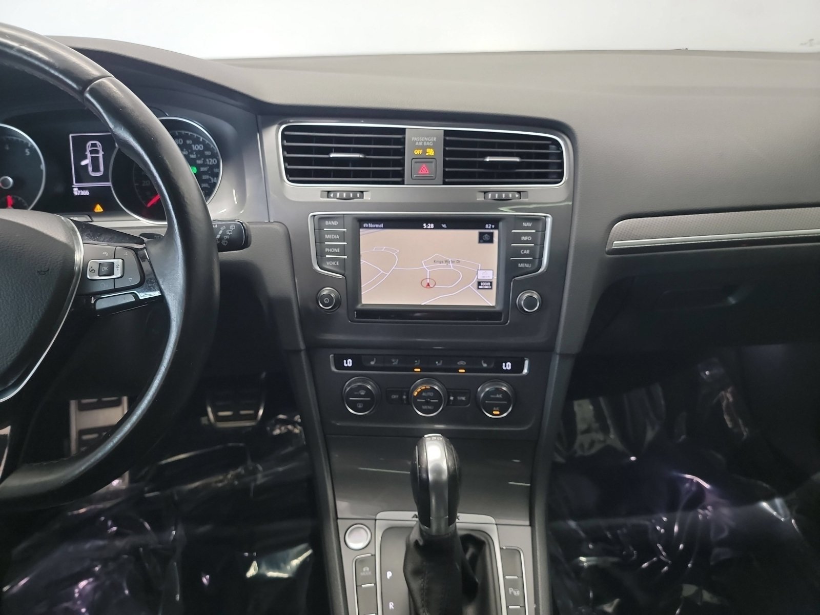 Used 2017 Pure White Volkswagen SEL image 19