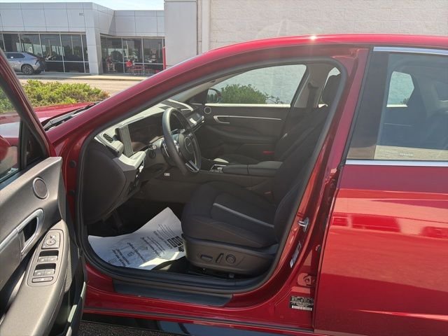 Used 2025 Red Hyundai SEL image 27