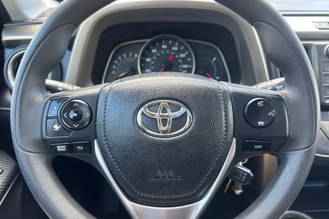 Used 2014 Silver Toyota XLE image 24