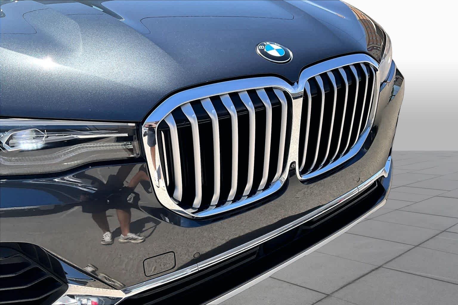 Used 2021 Dark Graphite Metallic BMW xDrive40i image 28