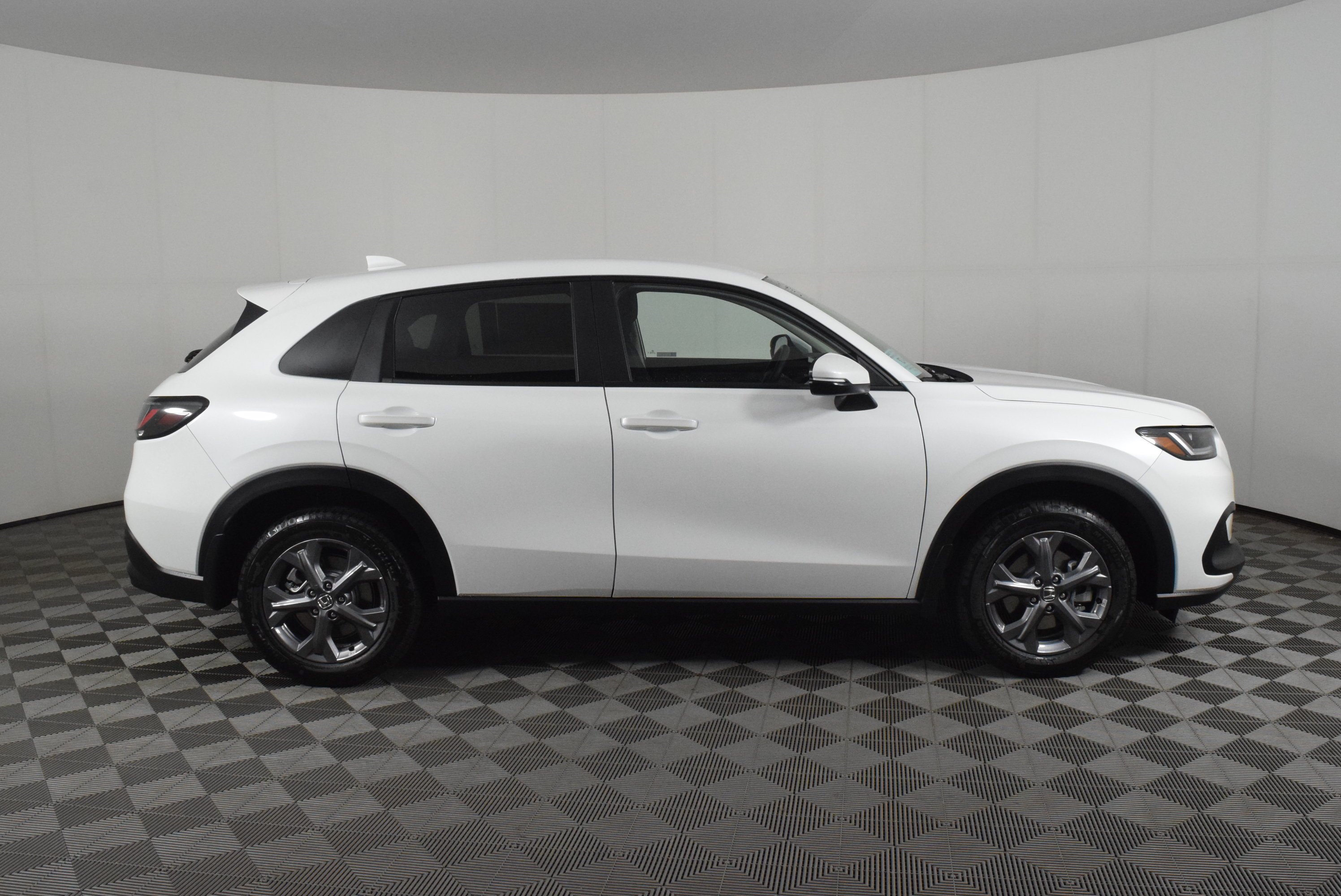 New 2027 Platinum White Pearl Honda LX image 5