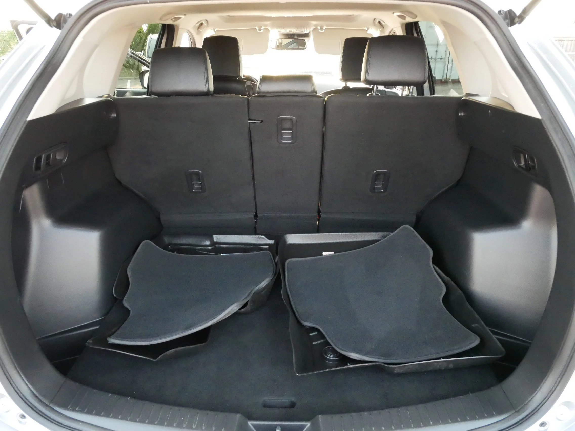 Used 2016 Sonic Silver Metallic Mazda Grand Touring image 18