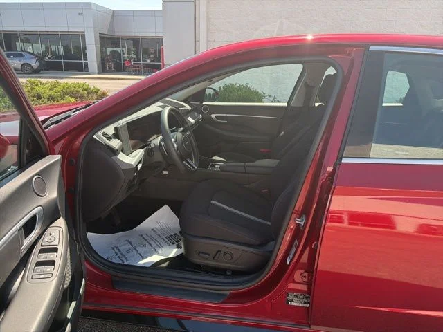 Used 2025 Red Hyundai SEL image 27