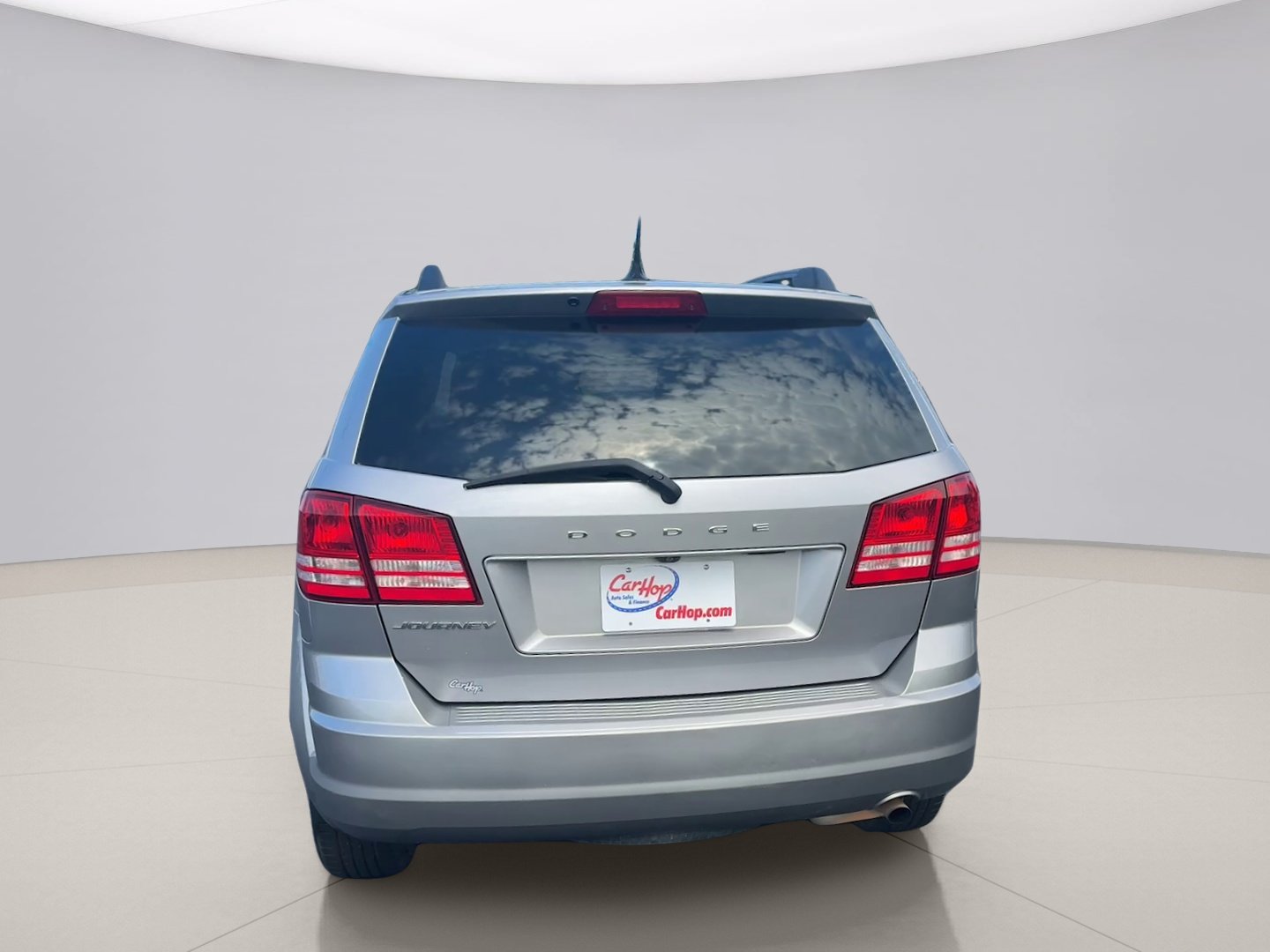 Used 2018 Silver Dodge SE image 4
