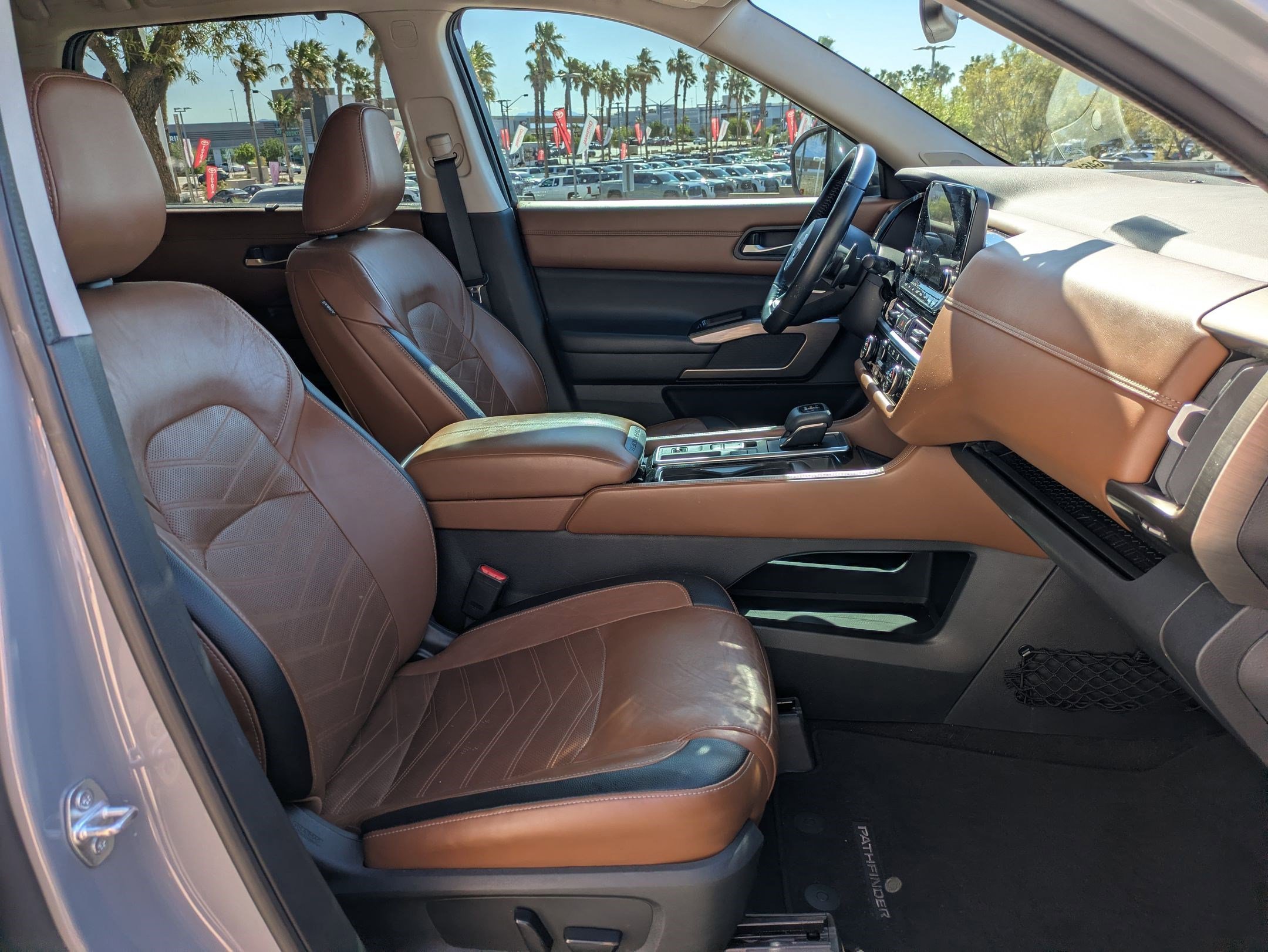 Used 2022 Gray Nissan Platinum 2WD image 31