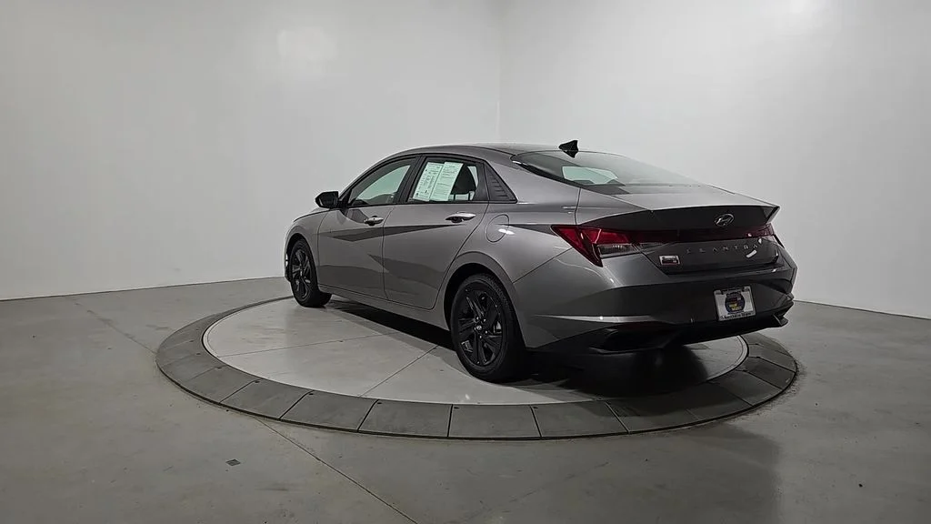 Used 2023 Silver Hyundai SEL image 3