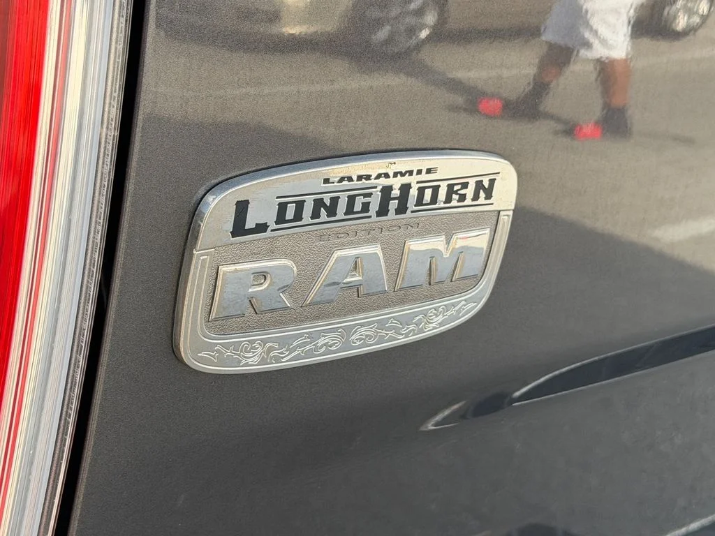 Used 2018 Granite Crystal Clearcoat Metallic Ram Laramie image 15