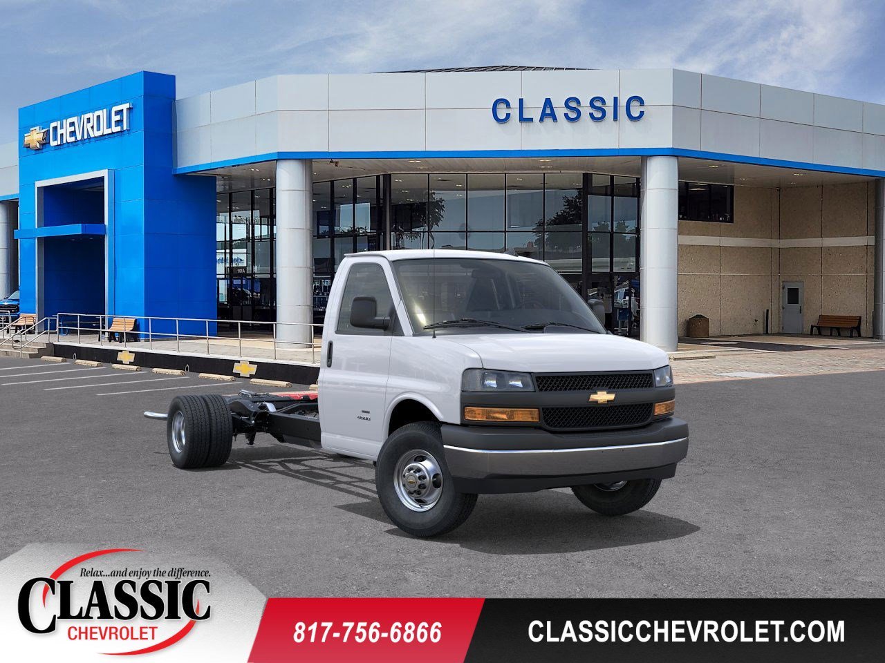 Summit White 2026 Chevrolet Express Chassis 3500 Cutaway 177 Van Rear-Wheel Drive