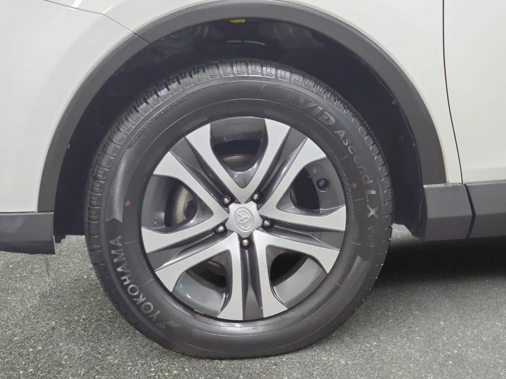 Used 2017 White Toyota LE image 34