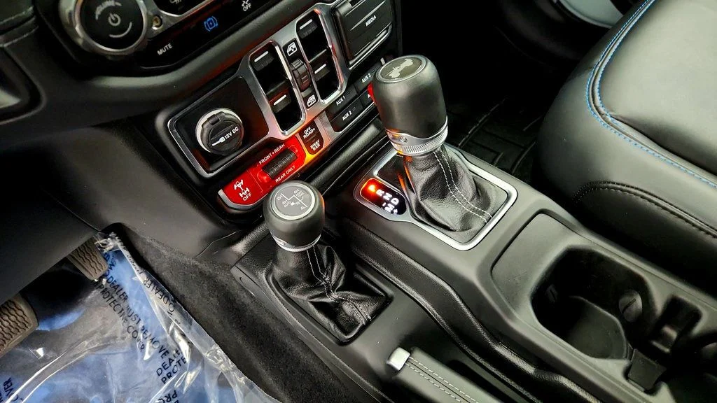 Used 2024 Earl Clearcoat Jeep Rubicon X 4xe w/ Nappa Leather, Rock-Trac & Off-Road Camera image 16