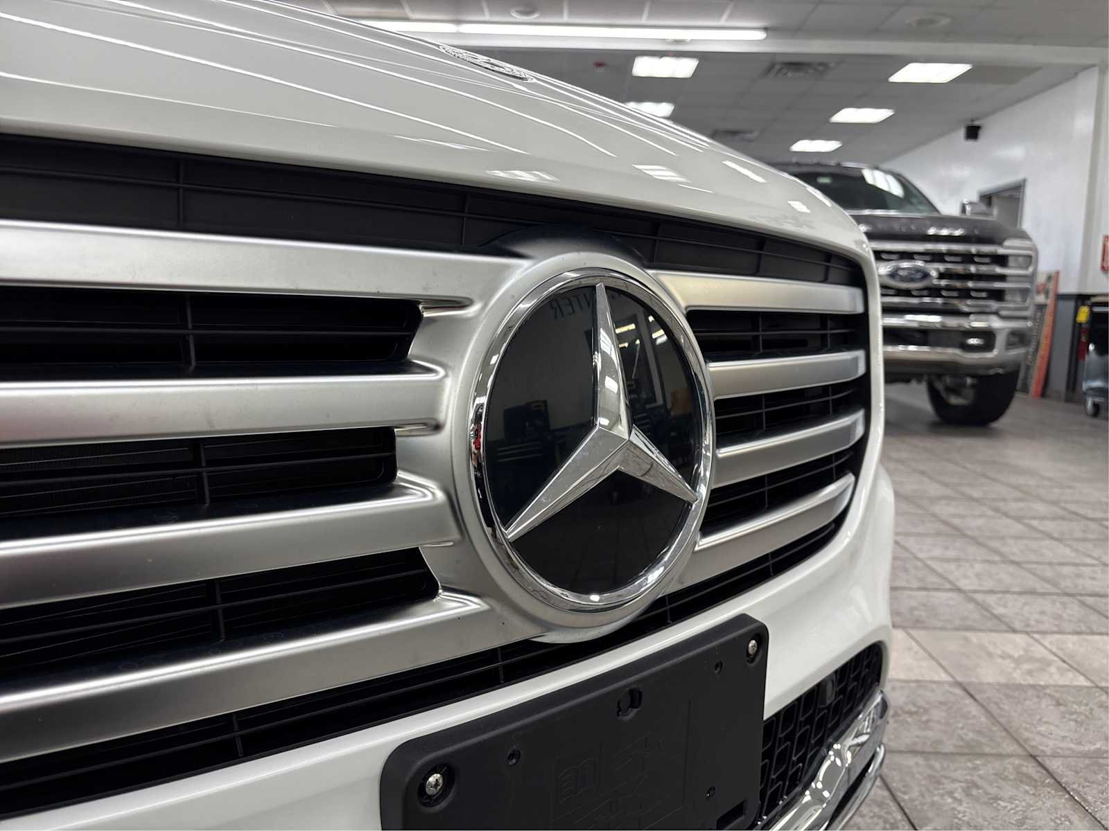Certified Used 2025 Polar White Mercedes-Benz GLB 250 image 15