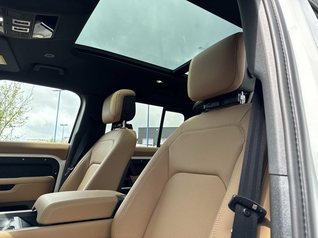 New 2026 Fuji White Land Rover S image 22
