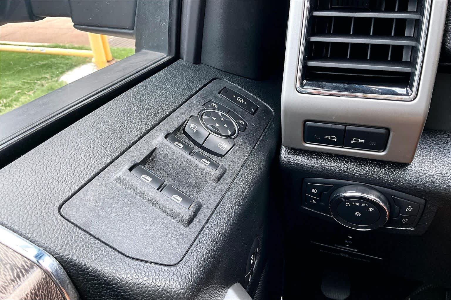 Used 2019 Blue Jeans Metallic Ford LARIAT image 33