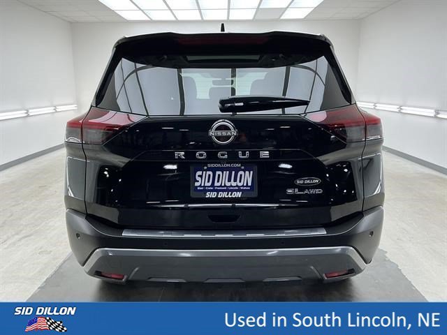 Used 2023 Super Black Nissan SL image 5