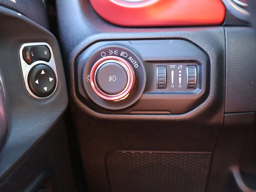 Used 2019 Granite Crystal Clearcoat Metallic Jeep Rubicon image 25