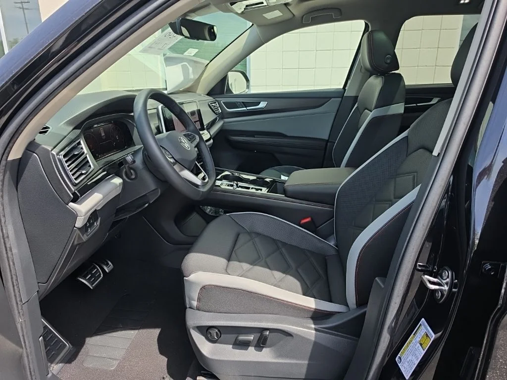 New 2026 Deep Black Pearl Volkswagen 2.0T Peak Edition image 17
