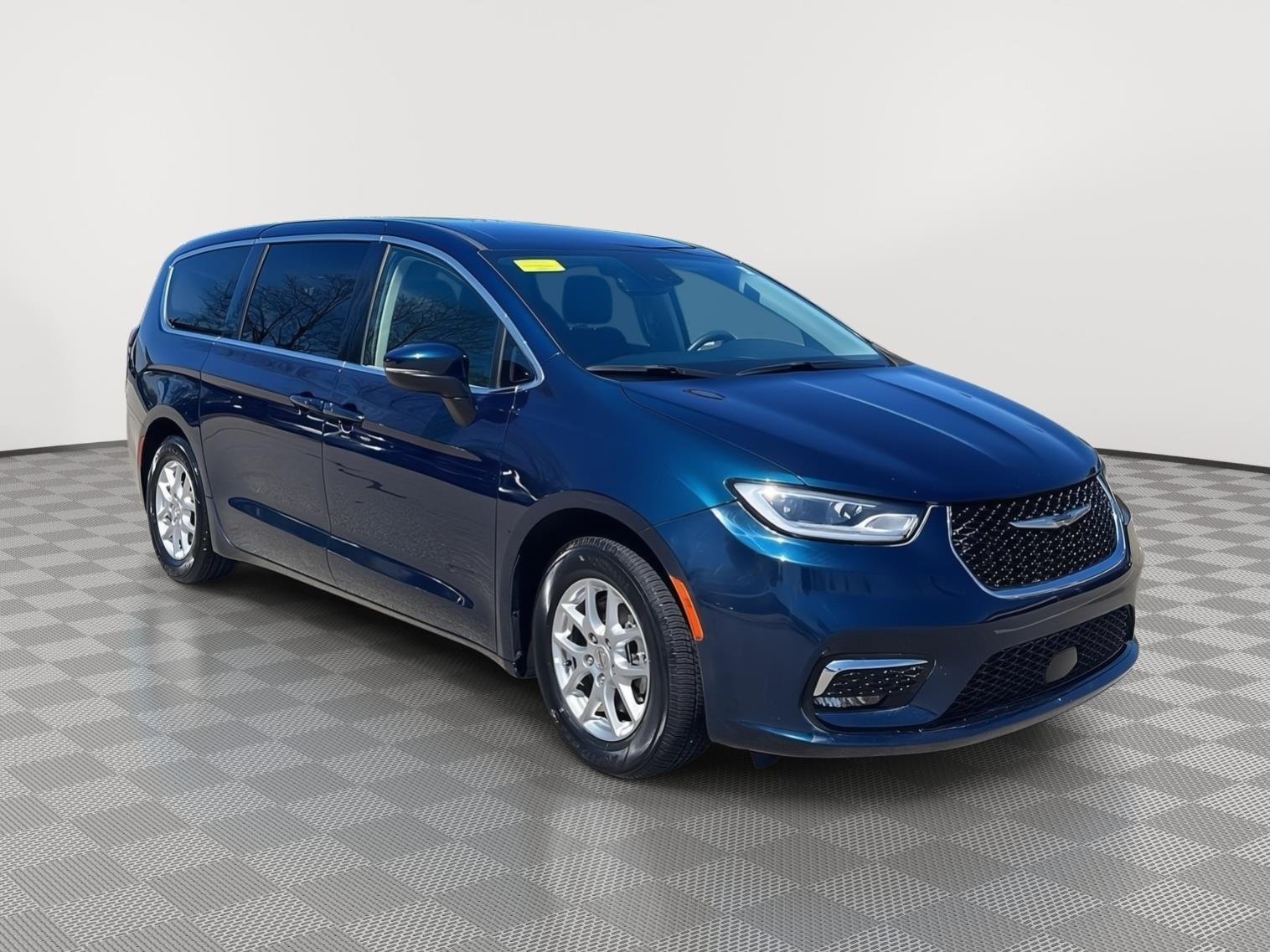 2023 Chrysler Pacifica Touring L - Photo 3
