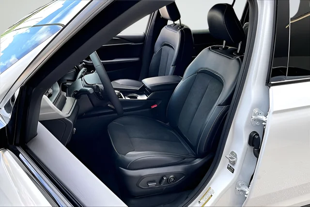 New 2026 Bright White Clearcoat Jeep Altitude image 10