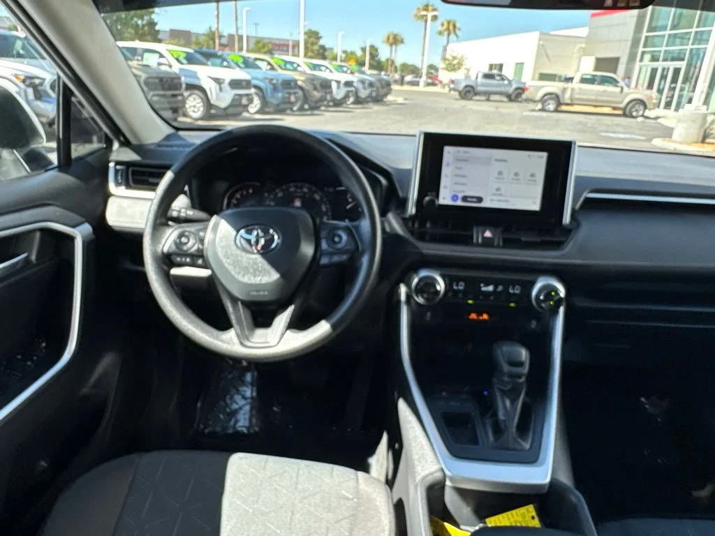 Used 2025 White Toyota XLE image 17