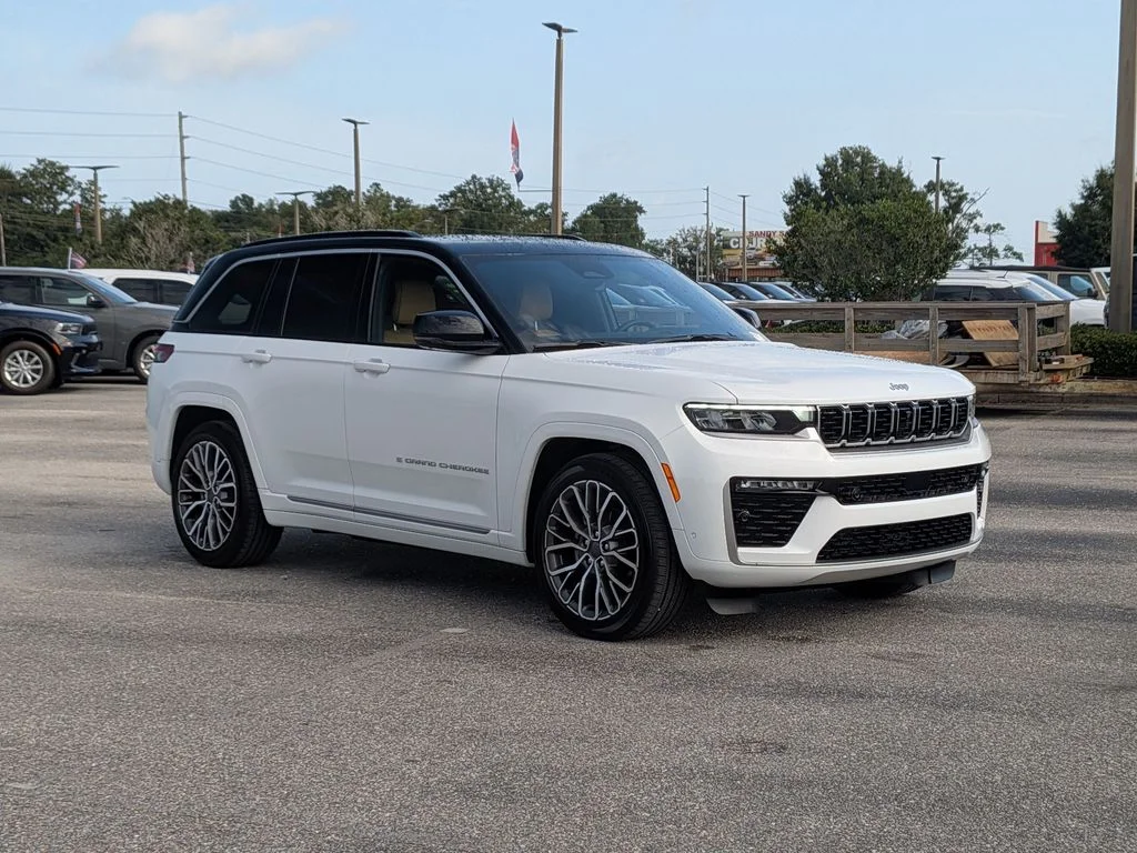 Used 2026 White Jeep Summit image 7