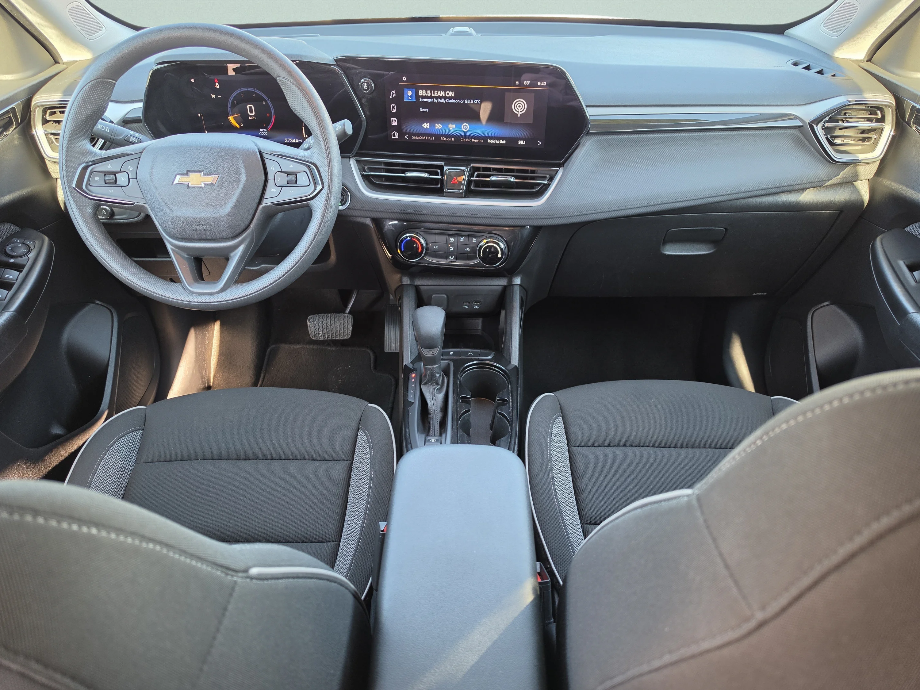 Used 2025 Summit White Chevrolet LT image 18