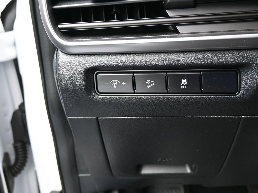 Used 2025 Glacial White Pearl Kia LX image 34