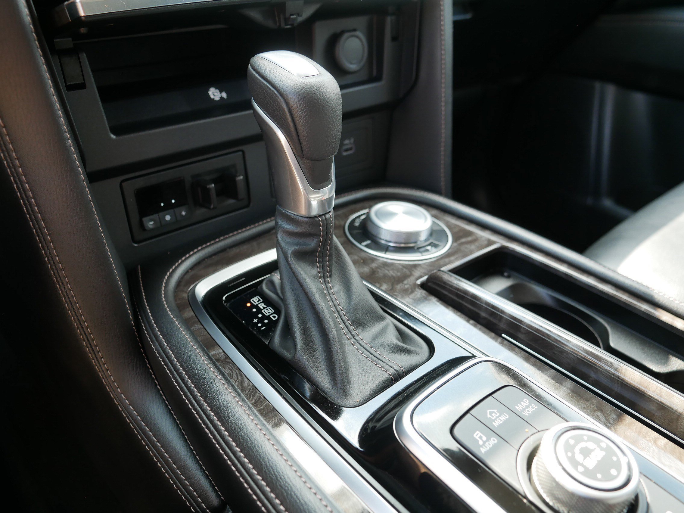Used 2024 Super Black Nissan Platinum image 24