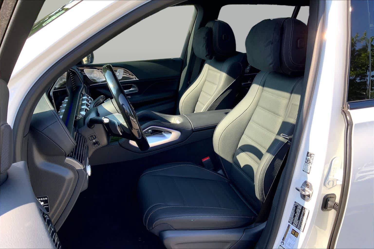 New 2026 MANUFAKTUR Moonlight White Metallic Mercedes-Benz GLS 450 image 12