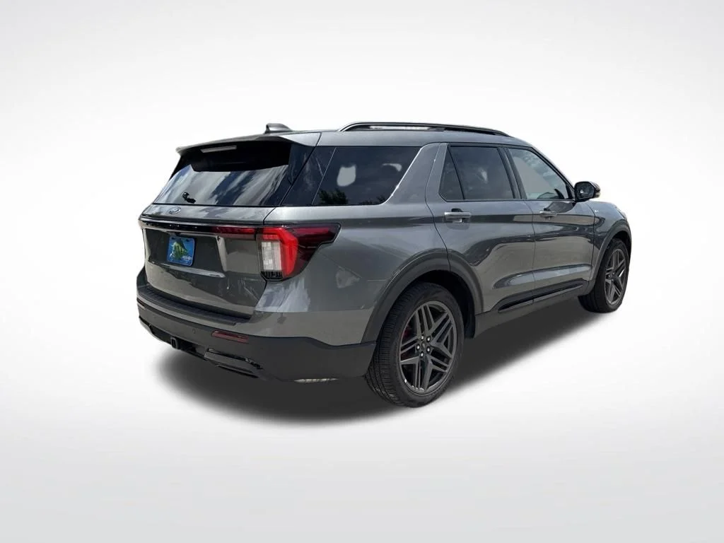 Certified Used 2026 Gray Metallic Ford ST-Line image 5