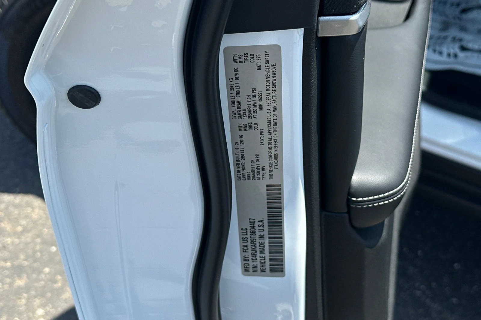 New 2026 Bright White Clear-Coat Exterior Paint Jeep Altitude image 25