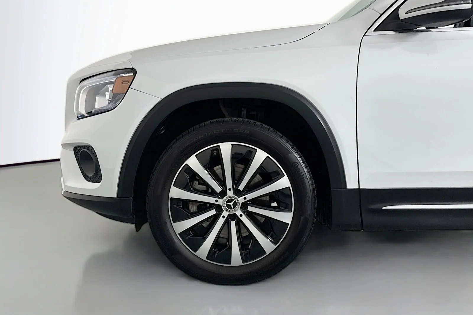 Certified Used 2022 Digital White Metallic Mercedes-Benz GLB 250 image 11