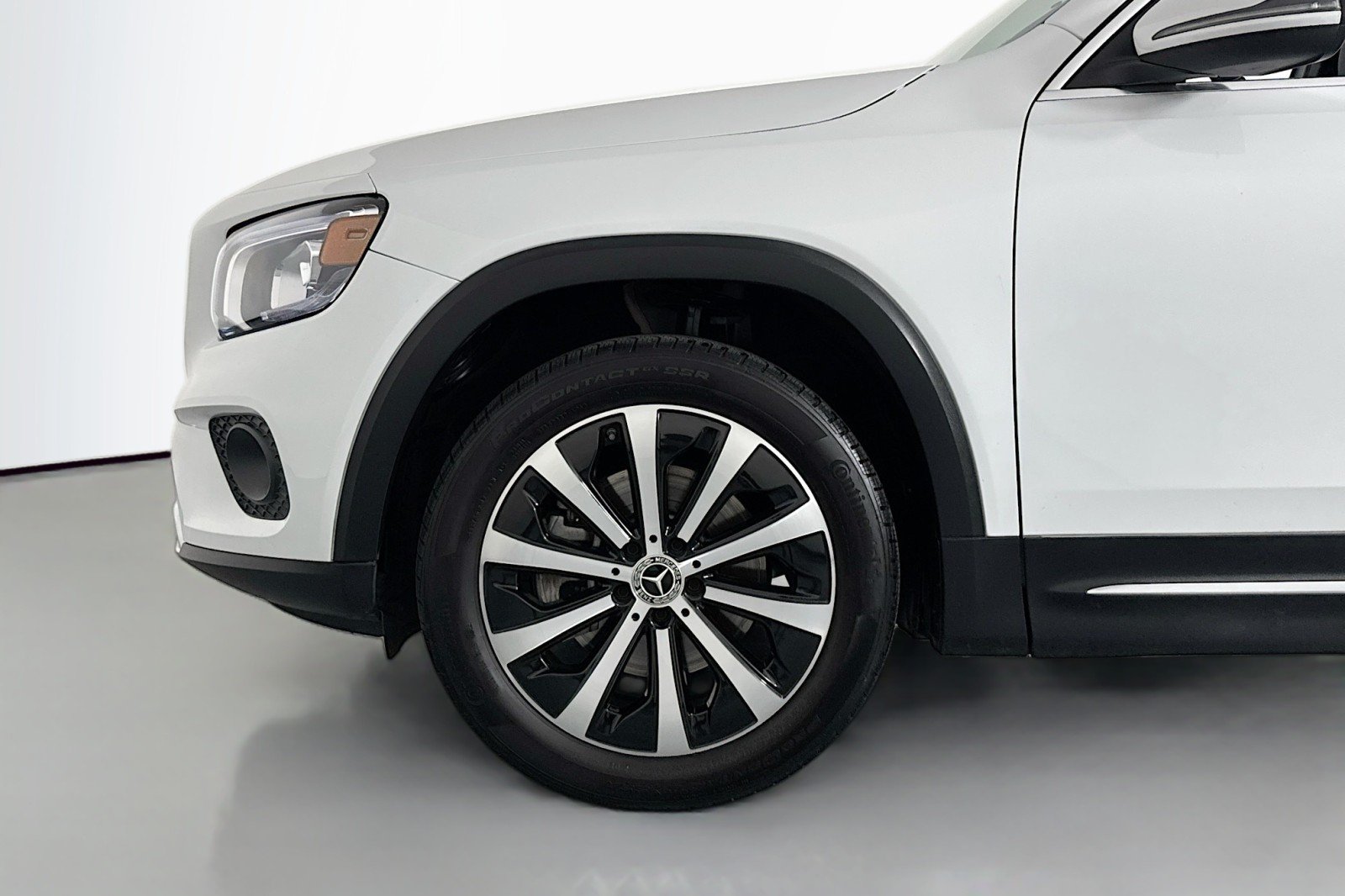 Certified Used 2022 Digital White Metallic Mercedes-Benz GLB 250 image 11