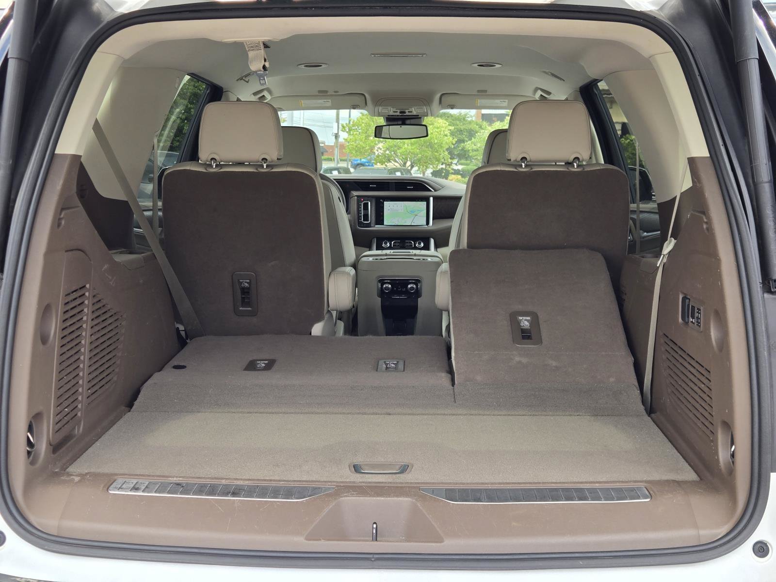 Used 2023 White GMC Denali image 12