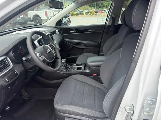 Used 2020 White Kia L image 10