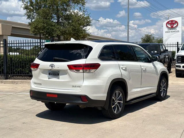 Certified Used 2018 BLIZZARD PEARL Toyota XLE image 2