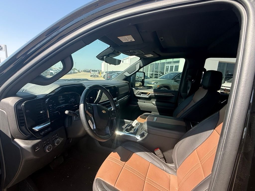 Used 2024 Black Chevrolet High Country image 10