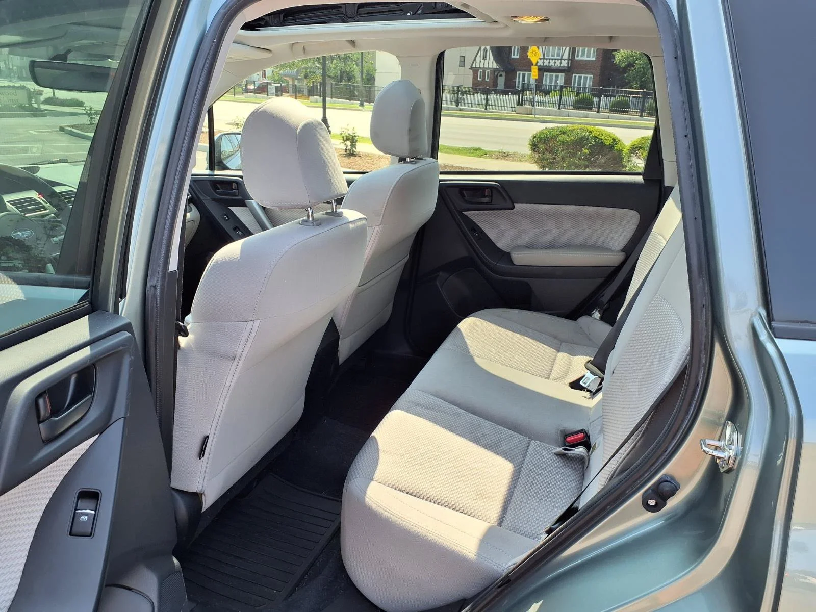 Used 2018 Jasmine Green Metallic Subaru Premium image 23