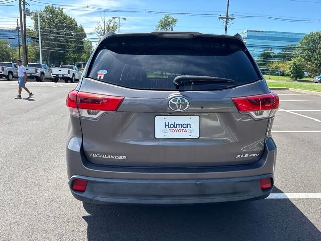 Used 2017 Gray Toyota XLE image 6