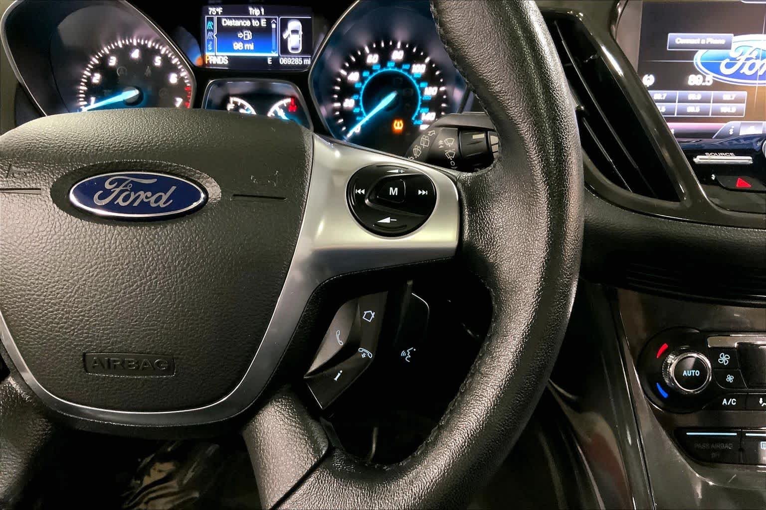Used 2014 White Platinum Metallic Tri-Coat Ford Titanium image 25