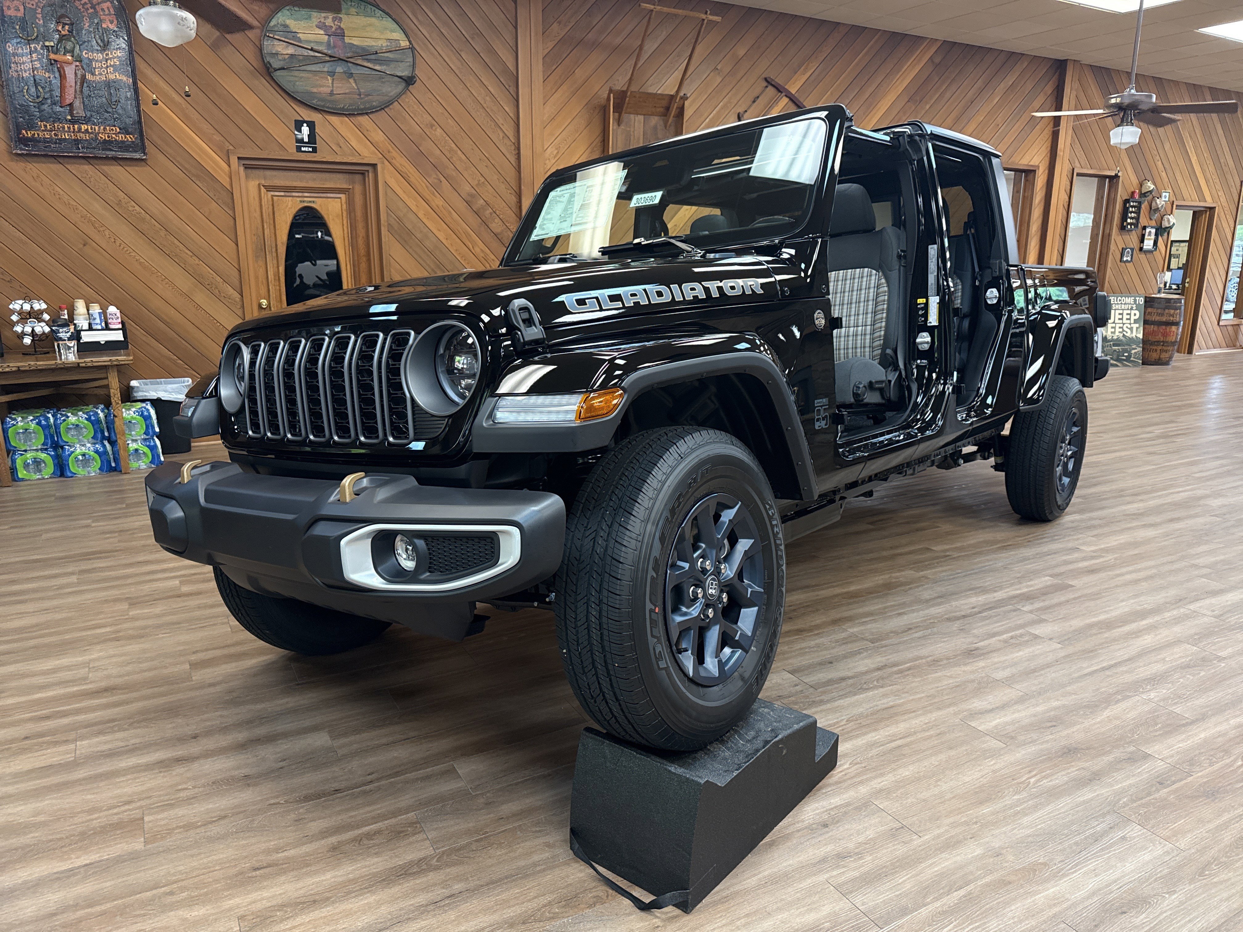 New 2026 Black Clear-Coat Exterior Paint Jeep 85th Anniversary Edition image 3