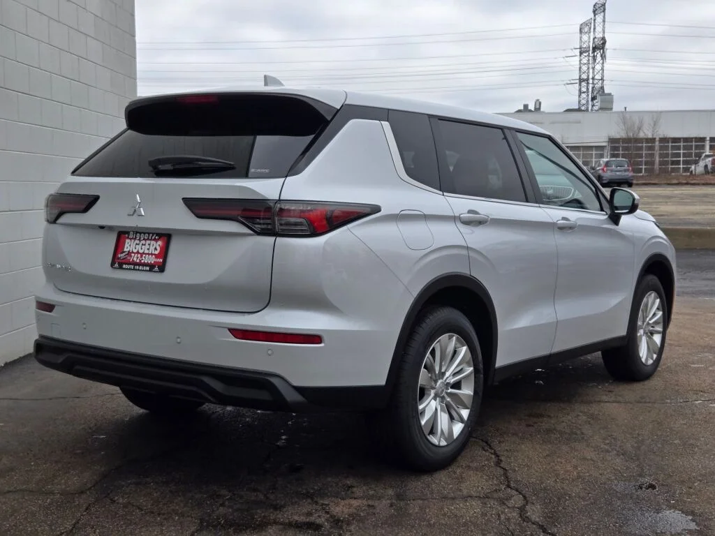New 2026 White Mitsubishi ES image 10