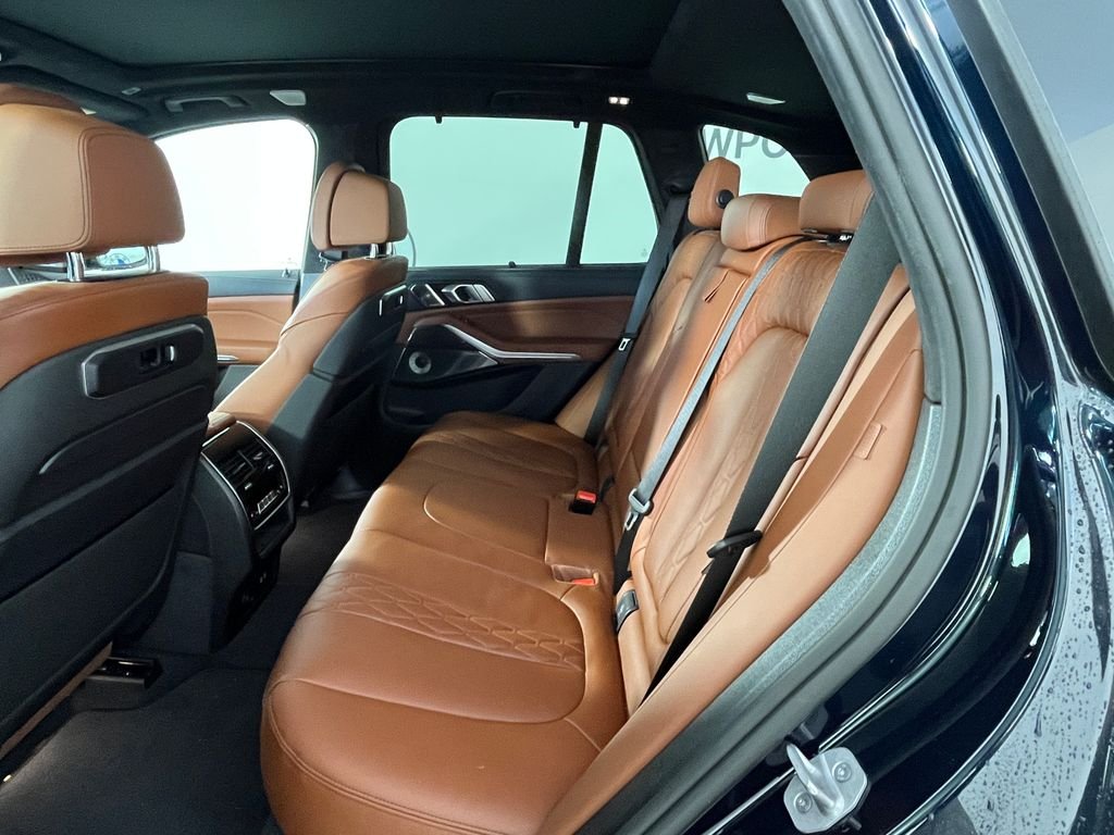 Used 2026 Black BMW M60i image 4