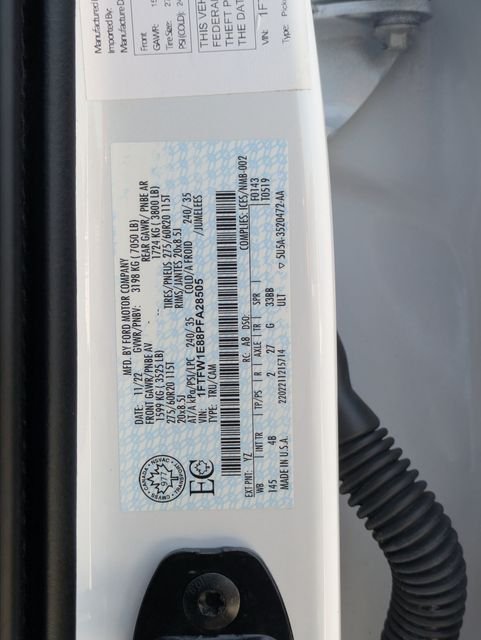 Used 2023  Ford Lariat image 27