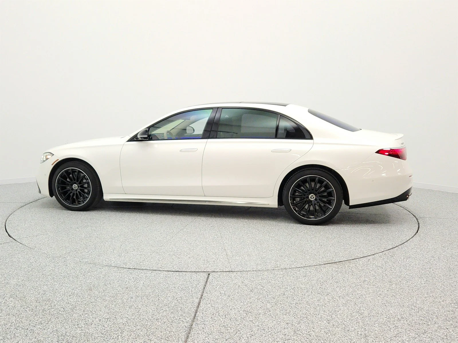 Used 2023 MANUFAKTUR Diamond White Mercedes-Benz S 500 4MATIC® Sedan image 8