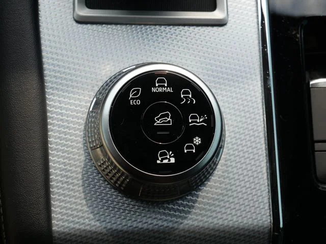 Used 2022 Cosmic Blue Metallic Mitsubishi SEL image 25